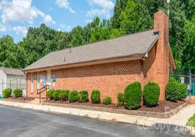 Photo 11 of Single family home for sale at 4824 Farm Pond Ln, Charlotte, NC 28212 | MLS# 4408628 | Listing updated on 2026-08-20