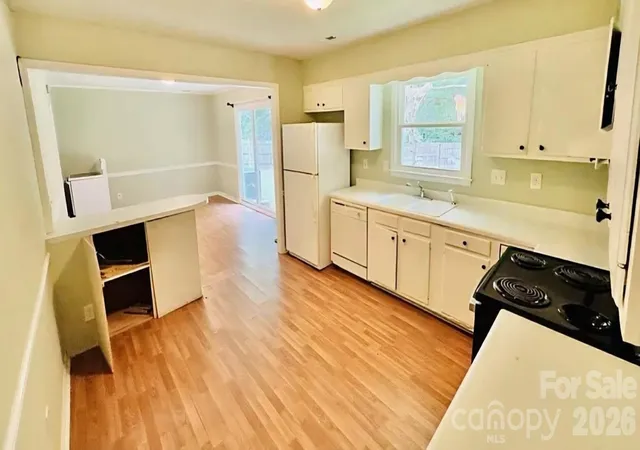 Photo 2 of Single family home for sale at 4824 Farm Pond Ln, Charlotte, NC 28212 | MLS# 4408628 | Listing updated on 2026-08-20