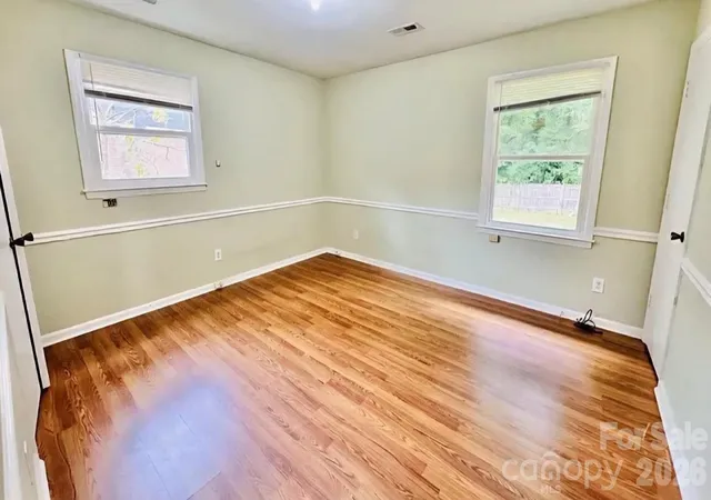 Photo 3 of Single family home for sale at 4824 Farm Pond Ln, Charlotte, NC 28212 | MLS# 4408628 | Listing updated on 2026-08-20