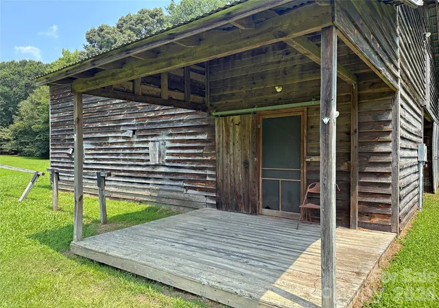Photo 3 of Sale Pending at 1330 Rosehill Dr, Lincolnton, NC 28092 | MLS# 4408631 | Listing updated on 2026-08-07