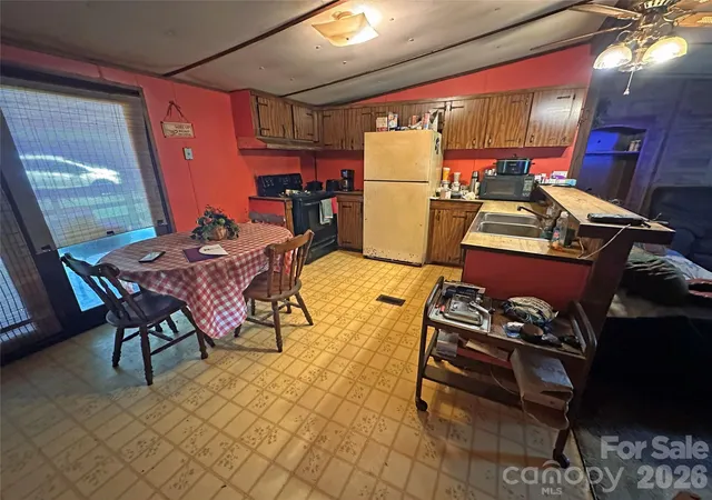 Photo 4 of Sale Pending at 1330 Rosehill Dr, Lincolnton, NC 28092 | MLS# 4408631 | Listing updated on 2026-08-07