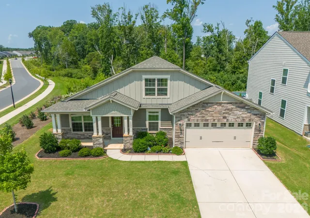 Photo 4 of Single family home for sale at 3003 Eagle Ridge Ln, Indian Trail, NC 28079 | MLS# 4408635 | Listing updated on 2026-10-07