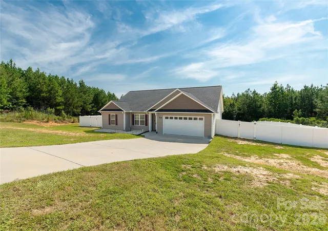 Photo 3 of Single family home for sale at 6407 Hunting Crk Rd, Lancaster, SC 29720 | MLS# 4408661 | Listing updated on 2026-09-30