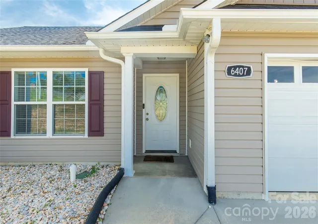 Photo 3 of Single family home for sale at 6407 Hunting Crk Rd, Lancaster, SC 29720 | MLS# 4408661 | Listing updated on 2026-09-30