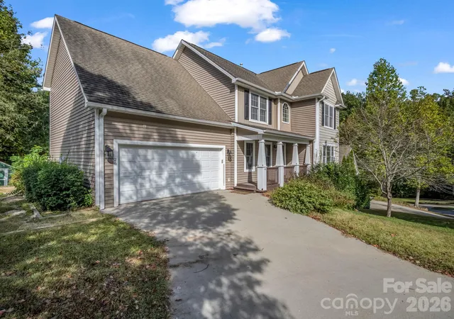 Photo 3 of Single family home for sale at 26 Wayward Path, Candler, NC 28715 | MLS# 4408665 | Listing updated on 2026-10-10