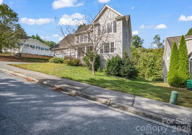 Photo 4 of Single family home for sale at 26 Wayward Path, Candler, NC 28715 | MLS# 4408665 | Listing updated on 2026-10-10