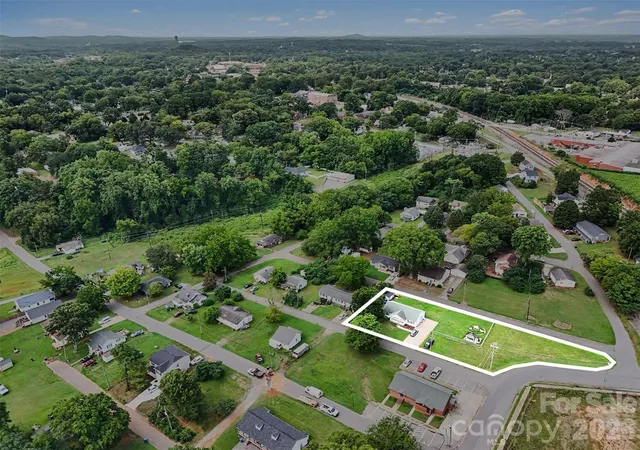 Photo 3 of Single family home for sale at 409 Baker St, Kings Mountain, NC 28086 | MLS# 4408668 | Listing updated on 2026-08-29