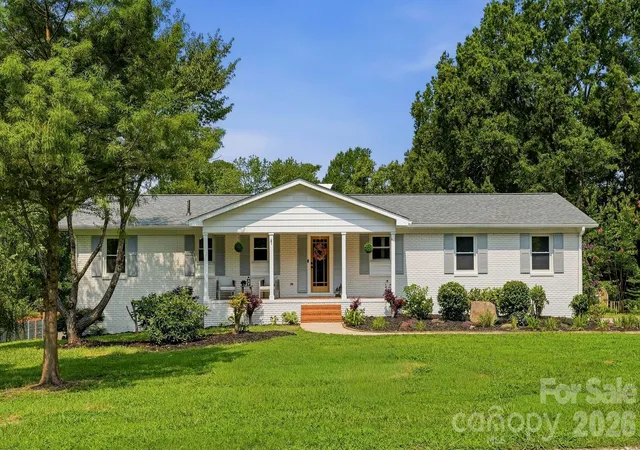 Photo 1 of Single family home for sale at 19924 Floral Ln, Cornelius, NC 28031 | MLS# 4408674 | Listing updated on 2026-08-14