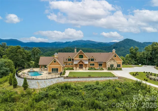 Photo 1 of Single family home for sale at 946 Ridge Rd, Green Mountain, NC 28740 | MLS# 4408714 | Listing updated on 2026-09-01