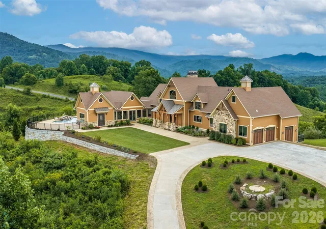 Photo 2 of Single family home for sale at 946 Ridge Rd, Green Mountain, NC 28740 | MLS# 4408714 | Listing updated on 2026-09-01