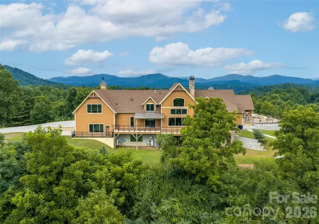 Photo 5 of Single family home for sale at 946 Ridge Rd, Green Mountain, NC 28740 | MLS# 4408714 | Listing updated on 2026-09-01
