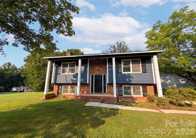 Photo 1 of Sale Pending at 5601 Beaconsfield Rd, Charlotte, NC 28214 | MLS# 4408741 | Listing updated on 2026-08-14