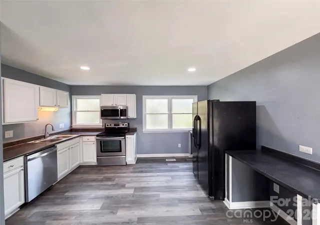 Photo 2 of Sale Pending at 5601 Beaconsfield Rd, Charlotte, NC 28214 | MLS# 4408741 | Listing updated on 2026-08-14