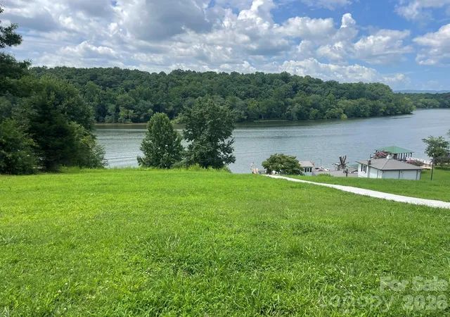 Listing Photo 5 - Condo for sale in building located at 4852 Midway Sand Rd, Hickory, NC 28601