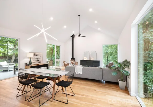 Photo 2 of Single family home for sale at 190 Rumbough Pl, Asheville, NC 28806 | MLS# 4408756 | Listing updated on 2026-10-04