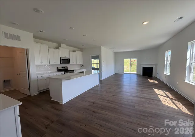 Photo 4 of Single family home for sale at 2075 Morning Gold Dr, Maiden, NC 28650 | MLS# 4408759 | Listing updated on 2026-09-06