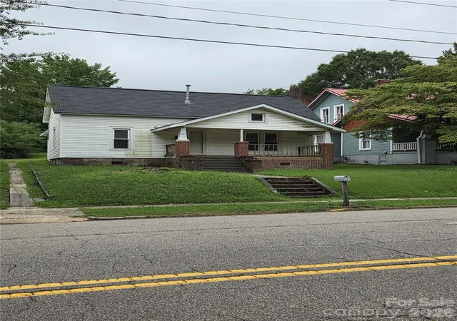 Photo 1 of Single family home for sale at 421 N Salisbury Ave, Spencer, NC 28159 | MLS# 4408763 | Listing updated on 2026-09-28
