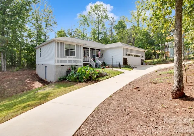 11th image of 243 Dublin Ln, Columbus, NC 28722 | MLS# 4408765