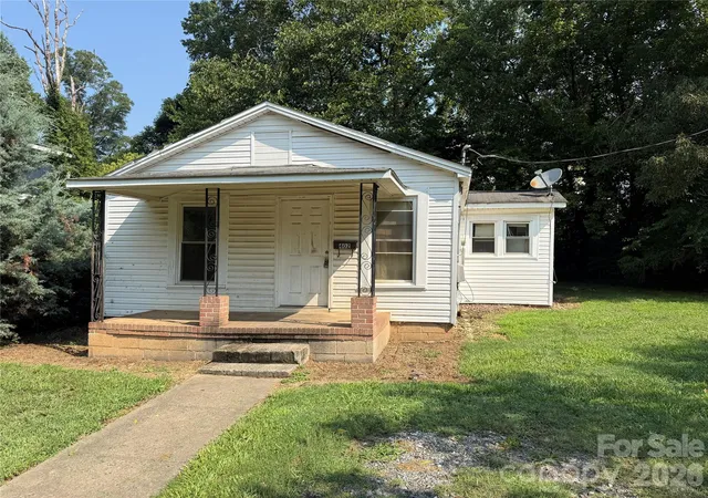 1st image of 402 Lincoln St, Belmont, NC 28012 | MLS# 4408775