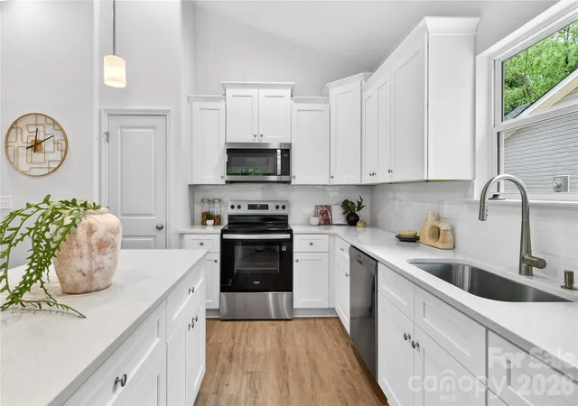 2nd image of 302 Starr St, Dallas, NC 28034 | MLS# 4408785