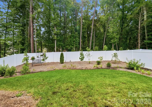 Photo 2 of Single family home for sale at 3041 Kinger Ln, Matthews, NC 28105 | MLS# 4408796 | Listing updated on 2026-09-28