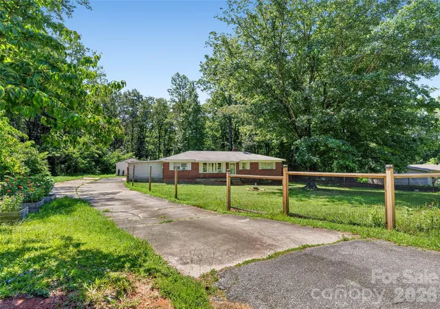 Photo 3 of Single family home for sale at 604 Belue Ml Rd, Landrum, SC 29356 | MLS# 4408809 | Listing updated on 2026-07-29