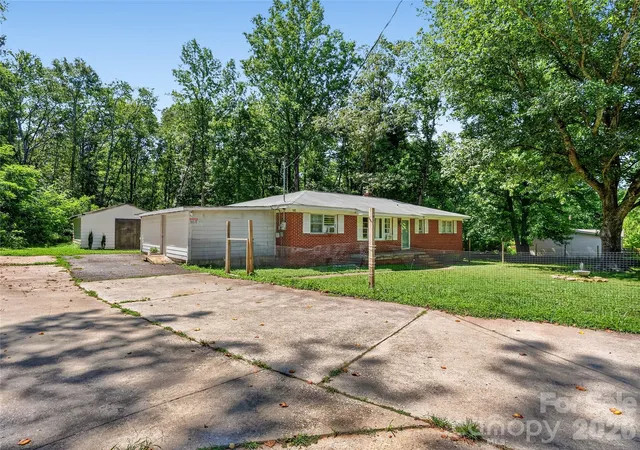 Photo 3 of Single family home for sale at 604 Belue Ml Rd, Landrum, SC 29356 | MLS# 4408809 | Listing updated on 2026-07-29