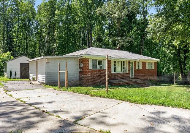 Photo 4 of Single family home for sale at 604 Belue Ml Rd, Landrum, SC 29356 | MLS# 4408809 | Listing updated on 2026-07-29