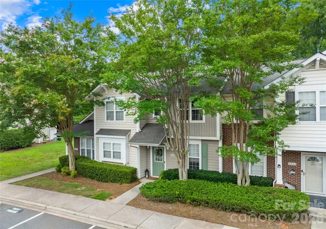 2nd image of 8456 Chaceview Ct, Charlotte, NC 28269 | MLS# 4408812