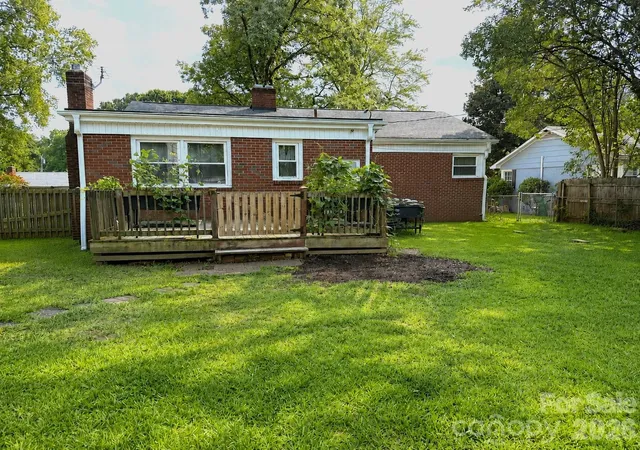 2nd image of 1327 Dresden Dr W, Charlotte, NC 28205 | MLS# 4408814