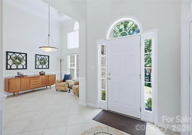 Photo 3 of Single family home for sale at 136 Edge Hl Dr, Fort Mill, SC 29715 | MLS# 4408819 | Listing updated on 2026-09-19