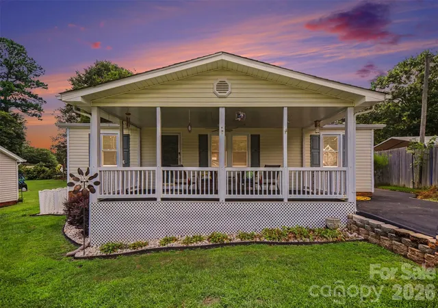 1st image of 104 E Main St, Belmont, NC 28012 | MLS# 4408838