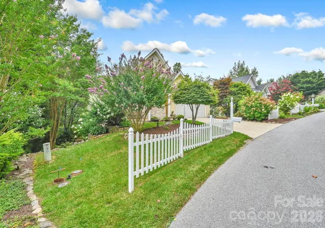 3rd image of 230 Carriage Summitt Wy #2423, Hendersonville, NC 28791 | MLS# 4408861