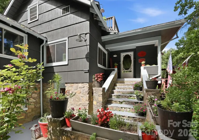 3rd image of 146 Chestnut Walk Dr, Waynesville, NC 28786 | MLS# 4408864