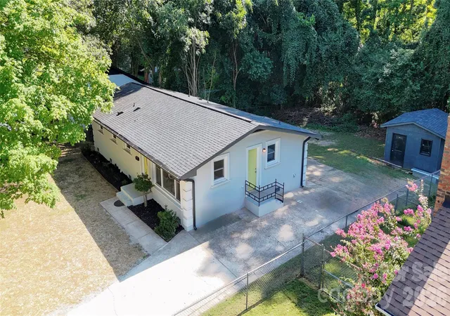 Photo 1 of Single family home for sale at 1501 Vancouver Dr, Charlotte, NC 28213 | MLS# 4408865 | Listing updated on 2026-10-05
