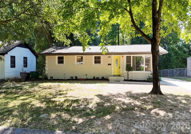 Photo 3 of Single family home for sale at 1501 Vancouver Dr, Charlotte, NC 28213 | MLS# 4408865 | Listing updated on 2026-10-05