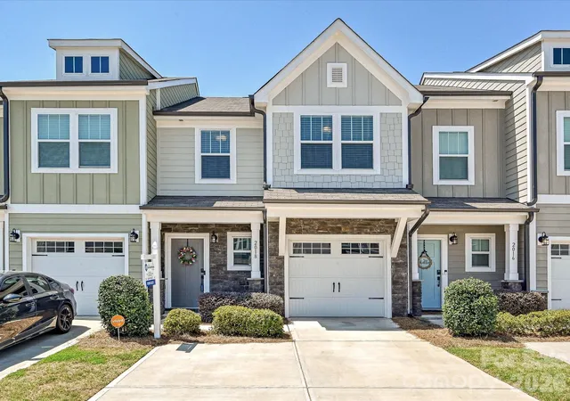 1st image of 2018 Crooked Oak Ln, York, SC 29745 | MLS# 4408869