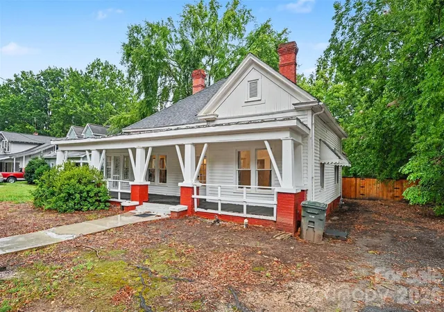 Photo 3 of Single family home for sale at 510 Everette St, Monroe, NC 28112 | MLS# 4408870 | Listing updated on 2026-09-23