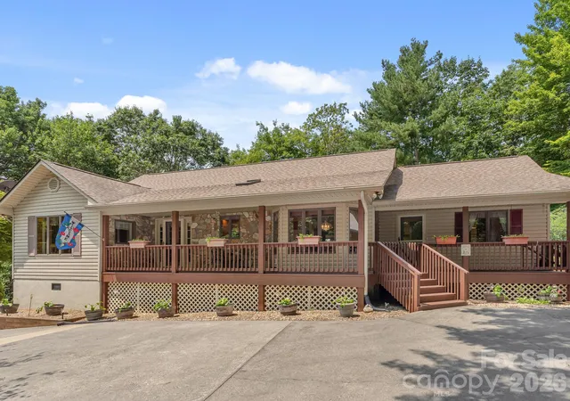 Photo 2 of Single family home for sale at 620 Thunder Rd, Brevard, NC 28712 | MLS# 4408871 | Listing updated on 2026-09-01