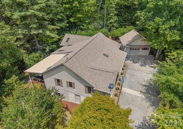 Photo 3 of Single family home for sale at 620 Thunder Rd, Brevard, NC 28712 | MLS# 4408871 | Listing updated on 2026-09-01