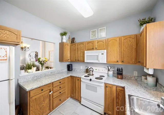 3rd image of 927 Claybrook Cir, Gastonia, NC 28054 | MLS# 4408887