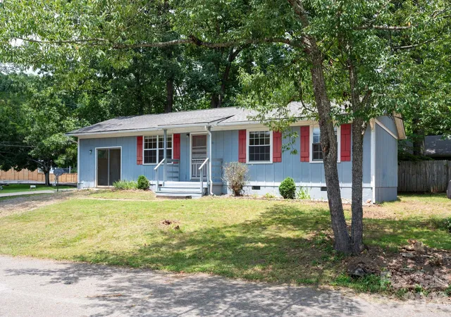 1st image of 400 Hiawassee Ave, Black Mountain, NC 28711 | MLS# 4408888