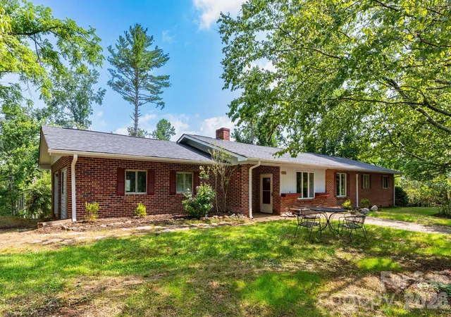 Photo 1 of Single family home for sale at 1860 Deer Park Lake Rd, Spruce Pine, NC 28777 | MLS# 4408891 | Listing updated on 2026-09-04
