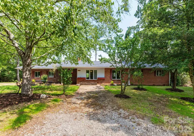 Photo 2 of Single family home for sale at 1860 Deer Park Lake Rd, Spruce Pine, NC 28777 | MLS# 4408891 | Listing updated on 2026-09-04