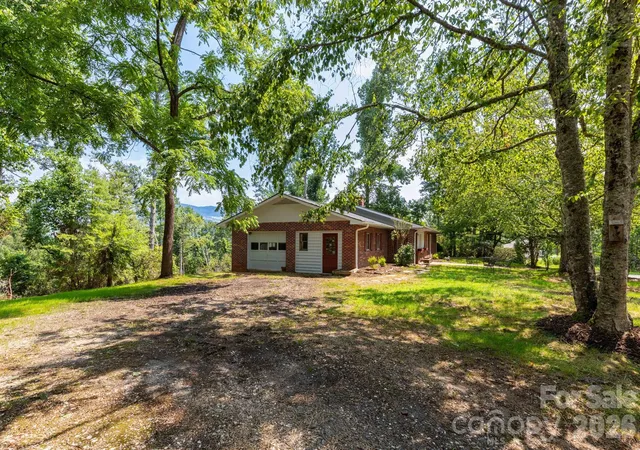 Photo 3 of Single family home for sale at 1860 Deer Park Lake Rd, Spruce Pine, NC 28777 | MLS# 4408891 | Listing updated on 2026-09-04