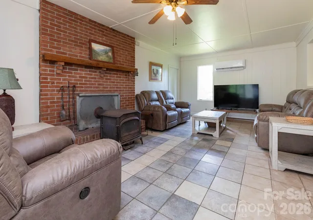 Photo 5 of Single family home for sale at 1860 Deer Park Lake Rd, Spruce Pine, NC 28777 | MLS# 4408891 | Listing updated on 2026-09-04
