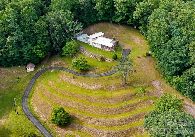 Photo 2 of Single family home for sale at 82 Trout Hvn Ln, Balsam Grove, NC 28708 | MLS# 4408892 | Listing updated on 2026-08-29