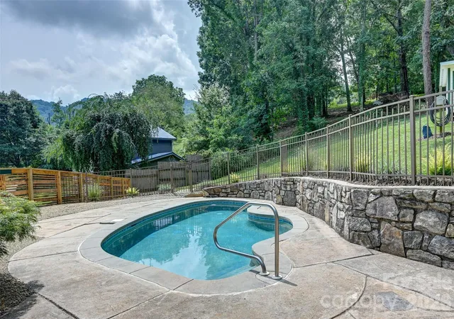 2nd image of 1110 Queentown Rd, Canton, NC 28716 | MLS# 4408896