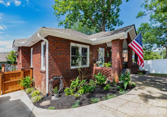 2nd image of 752 Fairview Rd, Asheville, NC 28803 | MLS# 4408916