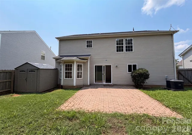 Photo 4 of Single family home for sale at 5714 Waverly Lynn Ln, Charlotte, NC 28269 | MLS# 4408920 | Listing updated on 2026-10-08